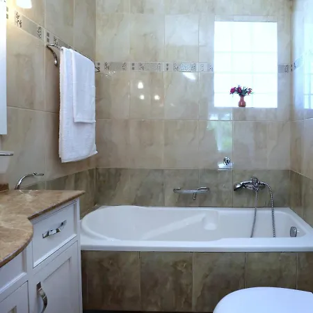 Gloria's House בית נופש *